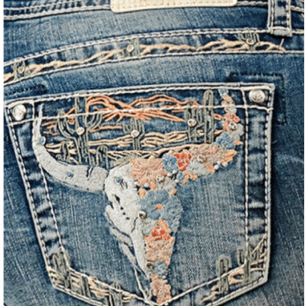 NWT Grace in LA denim bootcut with  embellished longhorn pocket